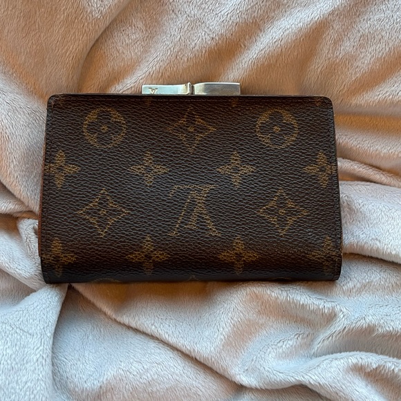 Authentic Louis Vuitton Kisslock Mongram Wallet - Picture 2 of 13